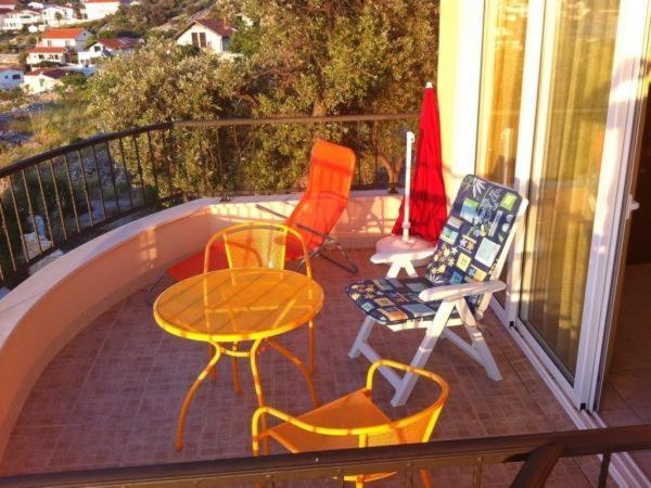 Apartments By The Sea Razanj, Rogoznica - 11347 Exterior photo